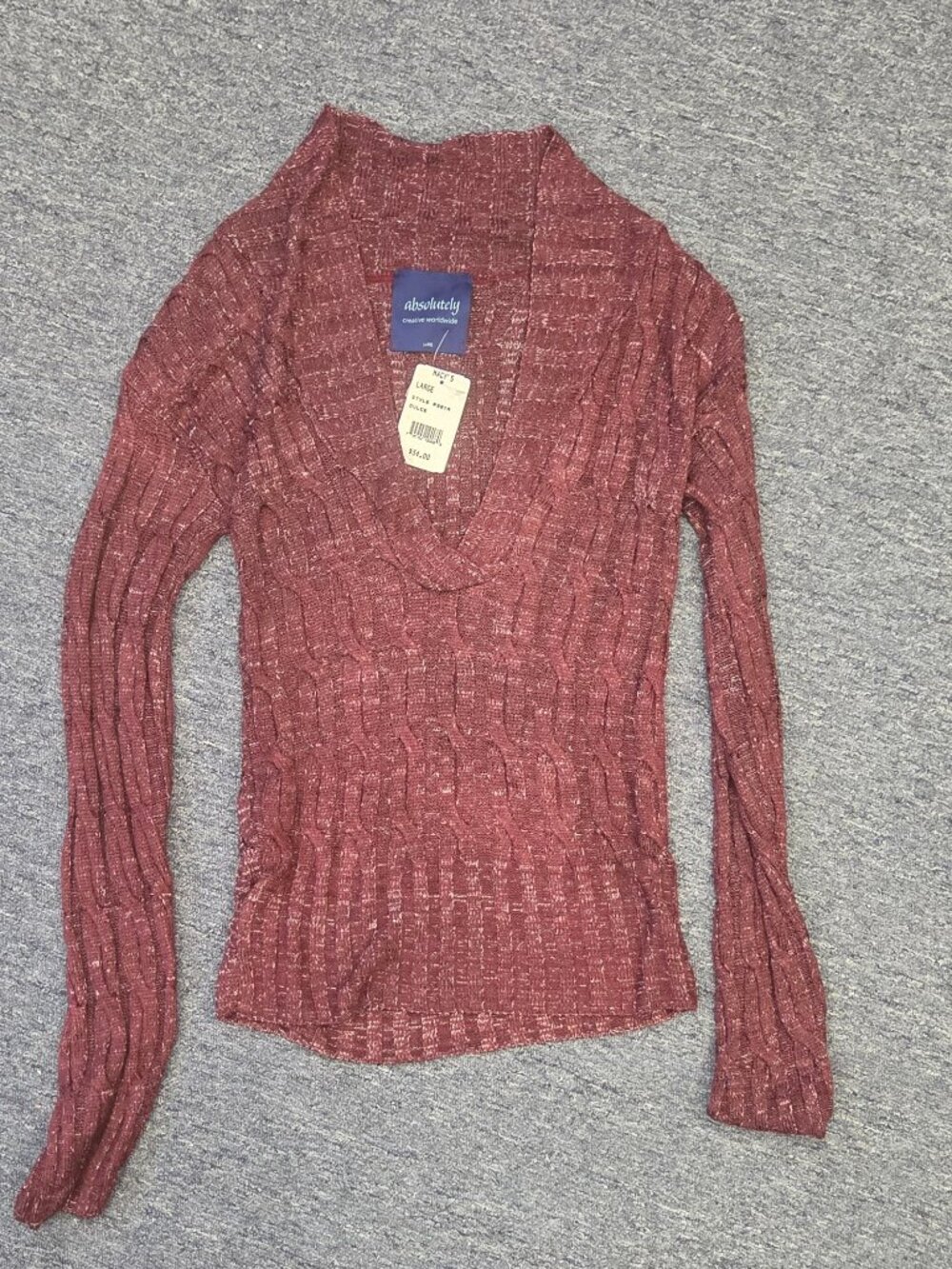 NWT Absolutely Creative Worldwide Low V Neck Sweater - L